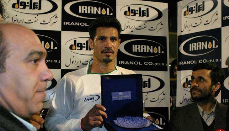 هدیه احمدی‌نژاد به علی دایی!