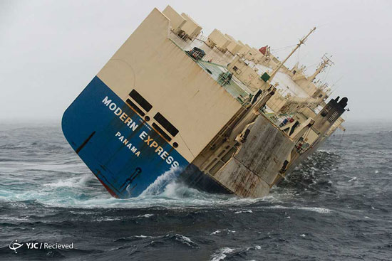 لحظه غرق شدن کشتی مدرن اکسپرس