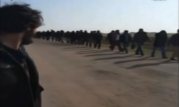 خروج ده‌ها عنصر داعشی معترض به بدرفتاری + عکس