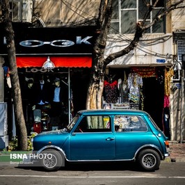 تهران - خیابان پیروزی - سال ۱۳۹۳ مینی خودرویی است که توسط شرکت بریتیش موتور و شرکت‌های بعد از آن از سال ۱۹۵۹ تا ۲۰۰۰ ساخته می‌شد.و اولین خودرو به عنوان یک نماد بریتانیایی در دهه ۶۰ شناخته می‌شد.