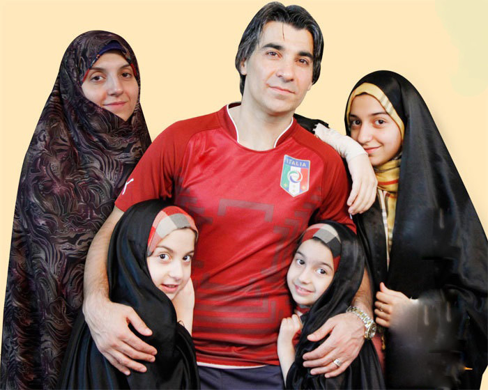تصویر عجیبی از وحید شمسایی و خانواده اش