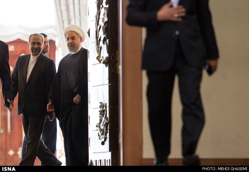 همراهان روحانی در دیدار با معلمان/ عکس