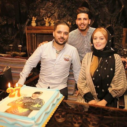 سحر قریشی در کنار برادرش سپهر قریشی