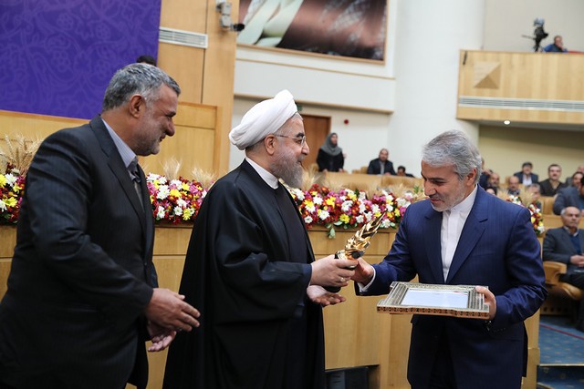 تقدیر روحانی از نوبخت/عکس