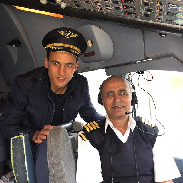 مهاجم استقلالبا کلاه خلبانی/ عکس