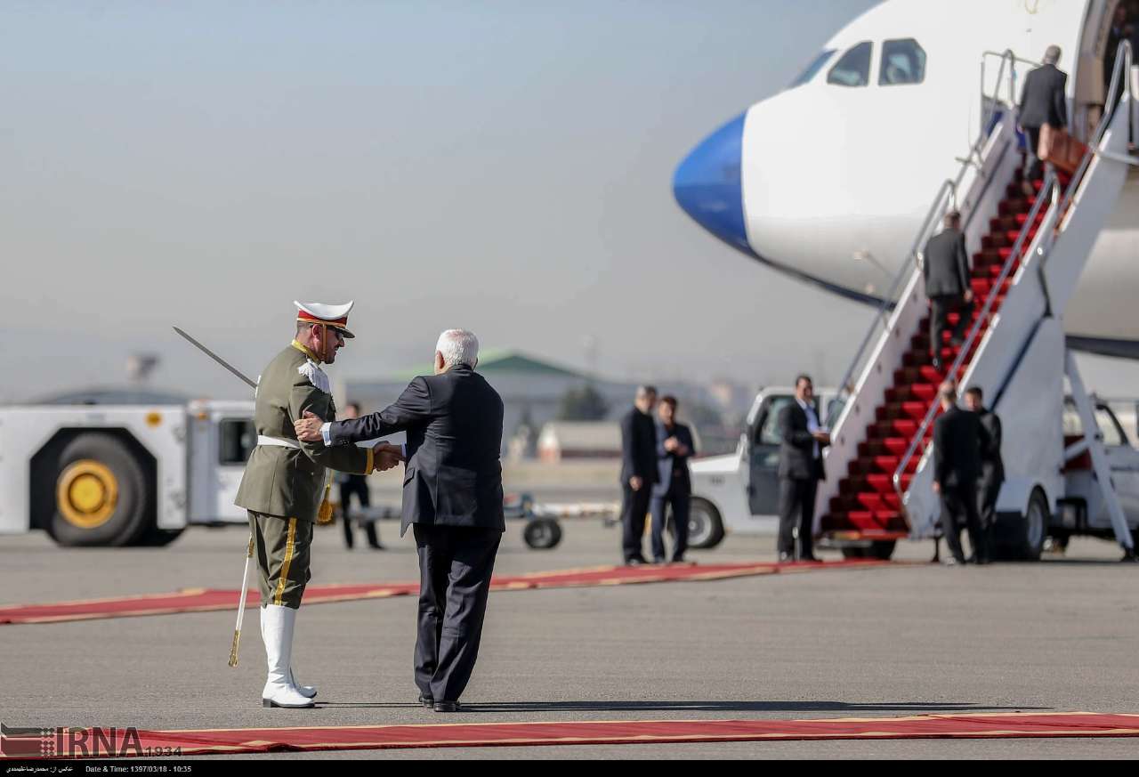 پیش بینی وزیر اطلاعات احمدی نژاد درباره آمریکا/ وزارت خارجه ايران به امريكا هشدار داد/ اولین مواجهه ولایتی و روحانی بعد از مجادله برجامی/ تصویری از حضور فرزند رهبر انقلاب در راهپیمایی روز قدس/شعارهای تند علیه علی اکبر صالحی در راهپیمایی امروز/ خداحافظی خاص محمد جواد ظریف/ تصمیم بانک سرمایه‌گذاری اروپا درباره تحریم‌های آمریکا