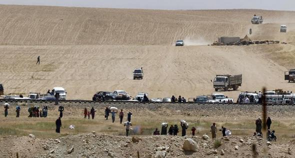 تصاویر : فرار هزاران سوری به خاک ترکیه