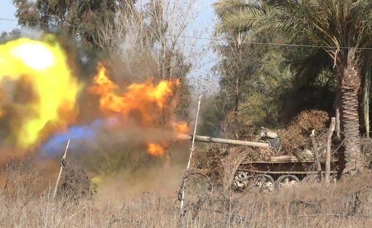 لحظه شلیک تانک داعشی در فلوجه/ عکس