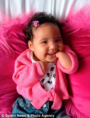 آرزوی دختر بدون دست محقق شد + تصاویر