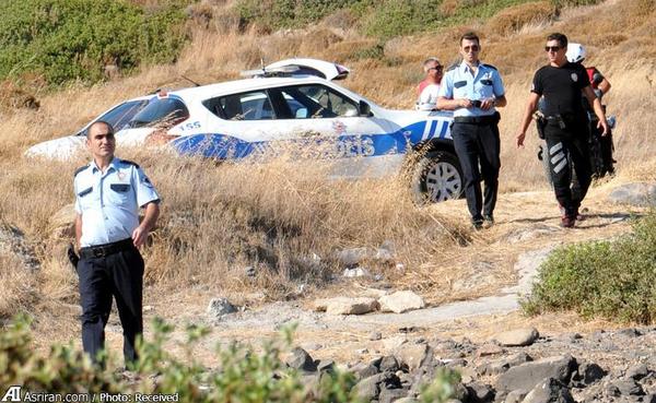 پلیس پس از دریافت گزارش تجمع آوارگان سوری در محل حاضر می شود