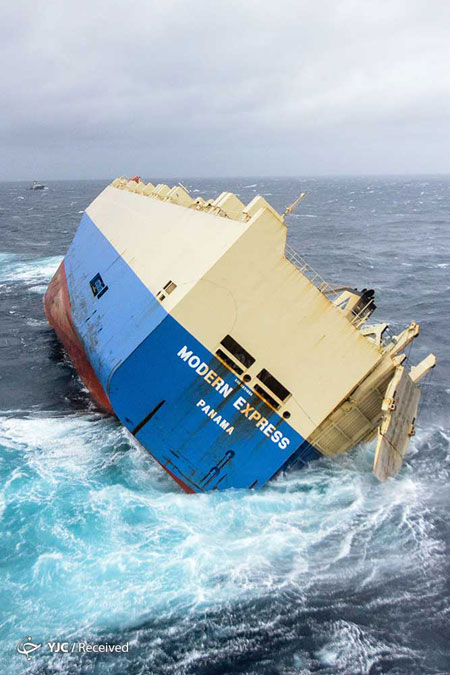 لحظه غرق شدن کشتی مدرن اکسپرس