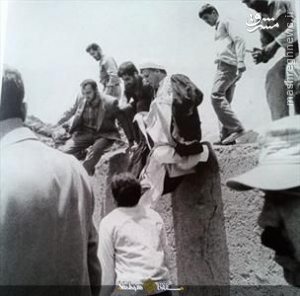 پرش هاشمی رفسنجانی از دیوار/عکس