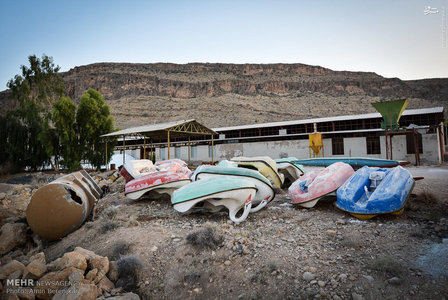 قایق هایی که زمانی ابزار تفریح مردم و کسب روزی توسط مردم منطقه بوده تنها تر از همیشه به نظر میرسند...