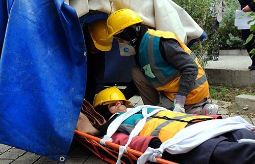 (تصاویر) مسابقه زنان امداد و نجات در تهران