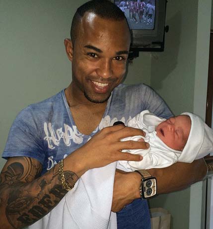 نخستین عکس از آقای گل لیگ برتر فوتبال و پسر تازه به دنیا آمده‌اش