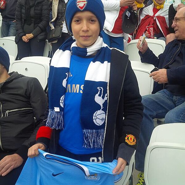 تکلیف این هوادار با خودش هم معلوم نیست !/عکس