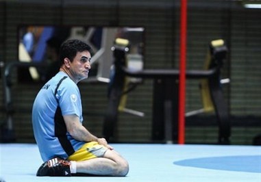 وقتی محمد بنا دوباره تصمیم گرفت به صحنه کشتی بازگردد و با شاگردان قدیمی‌اش برای تکرار افتخار لندن در المپیک ریودوژانیرو استارت بزند، خیلی از علاقه‌مندان به کشتی به آینده کشتی فرنگی امیدوار شدند. بنا که بعد از المپیک لندن لقب آقای خاص کشتی را هم به یدک می‌کشید، تصمیم گرفت با همان ترکیب ٤‌سال قبل به مصاف بزرگان جهان در میدان المپیک برود. از وزیر ورزش بگیر تا بسیاری از علاقه‌مندان به کشتی از بنا حمایت کردند اما باخت‌های پی‌درپی شاگردانش در برزیل باعث شد تا او صحنه‌های تلخی را مقابل دوربین‌های تلویزیونی رقم بزند.