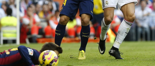 صحنه پنالتي ناشيانه پيکه (عکس)