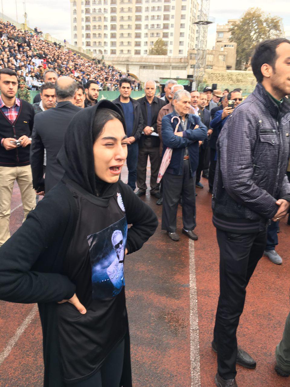 اشک‌های دختر استقلالی در ورزشگاه شیرودی/عکس