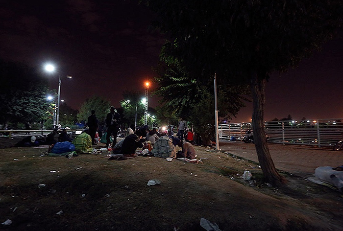 (تصاویر) بزم شبانه معتادان در پارک‌های تهران