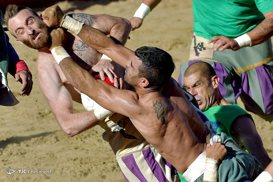 عکس: خشن‌ترین فوتبال جهان!