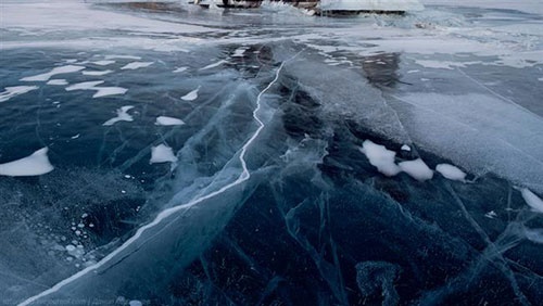 تصاویر حیر‌ت‌آور یخ زدن عمیق‌ترین دریاچه جهان