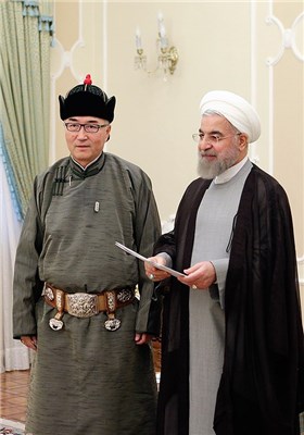 لباس مغولی سفیر در ساختمان ریاست جمهوری/عکس