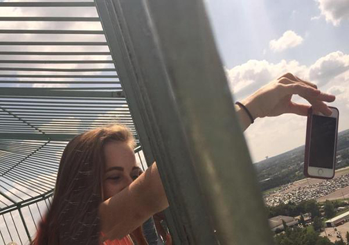 چالش اینترنتی عجیب سال 2015 ! +تصاویر