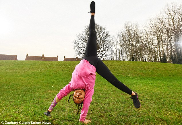 آرزوی دختر بدون دست محقق شد + تصاویر