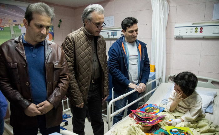 (تصاویر) عیادت فیتیله‌ای‌ها از دو کودک طبسی