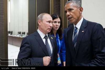 باراک اوباما در حاشیه نشست سران «جی – 20» در شهر هانژو کشور چین با ولادیمیر پوتین رئیس جمهور روسیه صحبت می کند. 