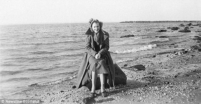 ماری آن مک لیود در کنار ساحل نیویورک