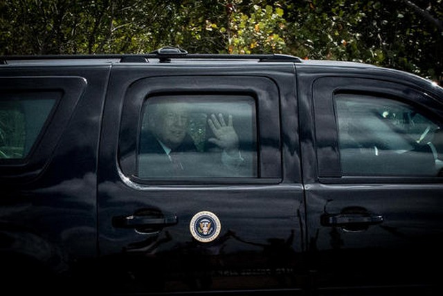 واکنش ترامپ به هوادارانش در خیابان!/عکس