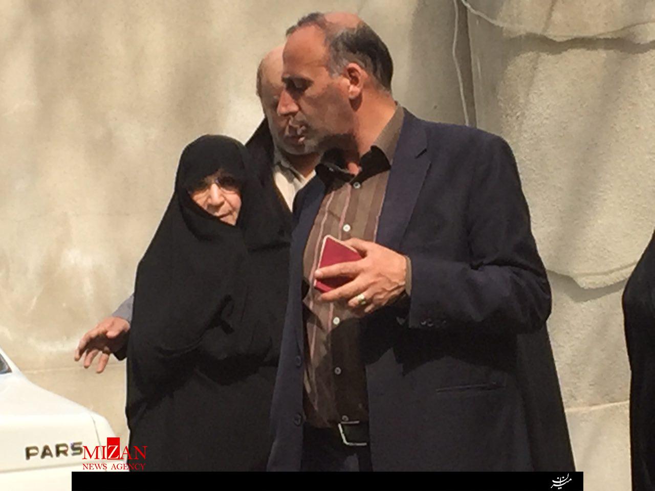 حضور دختر امام رحمت الله علیه پای صندوق رای +تصاویر