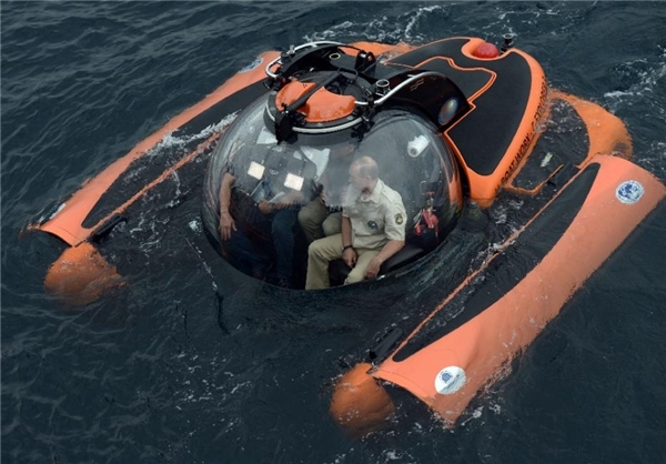 پوتین با زیردریایی روسی به آبهای کریمه سفر کرد+عکس