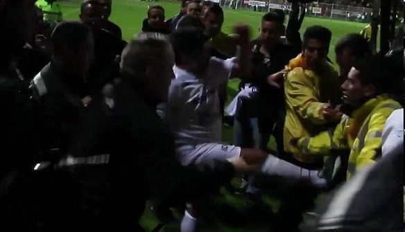 کتک کاری مارادونا با نیروی امنیتی و شکستن موبایل یک خبرنگار + عکس