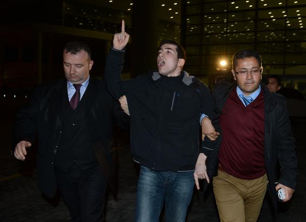 کتک کاری در مراسم سخنرانی احمدی نژاد در ترکیه (+عکس)