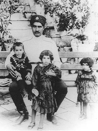 رضا خان در اوایل رسیدن به قدرت/عکس