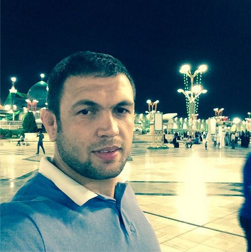 عکس سلفی کمیل قاسمی در حرم امام رئوف