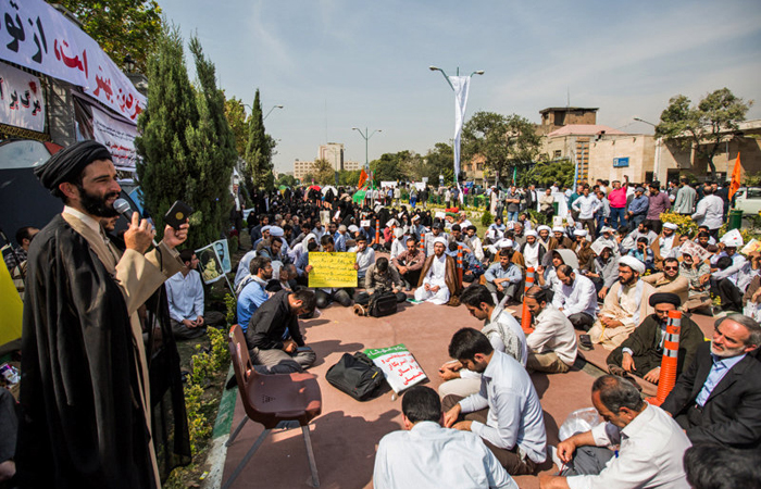 (تصاویر) تجمع بدون مجوز علیه برجام