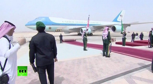 هواپیمای ترامپ در عربستان/عکس