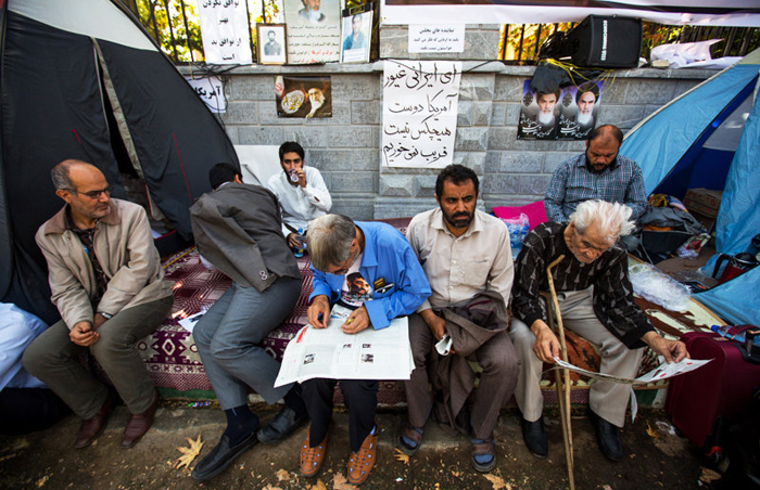 (تصاویر) تجمع بدون مجوز علیه برجام