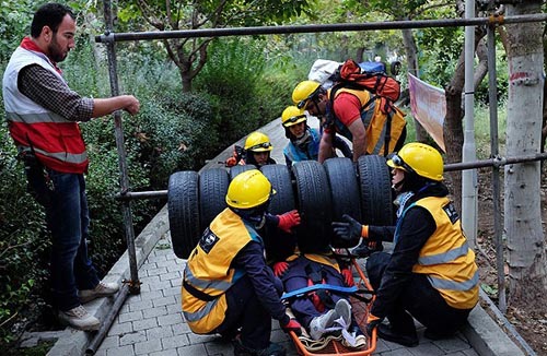 (تصاویر) مسابقه زنان امداد و نجات در تهران