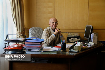 بیژن نوباوه نماینده دو دوره مجلس که پیش از نمایندگی خبرنگار صداوسیما بود، پس از نمایندگی به دنبال تهیه برنامه گفت و گو محور در سیما است. وی در مورد رای نیاوردن در انتخابات گفت: حرکتی در تهران با پروسه دموکراسی رخ داد.