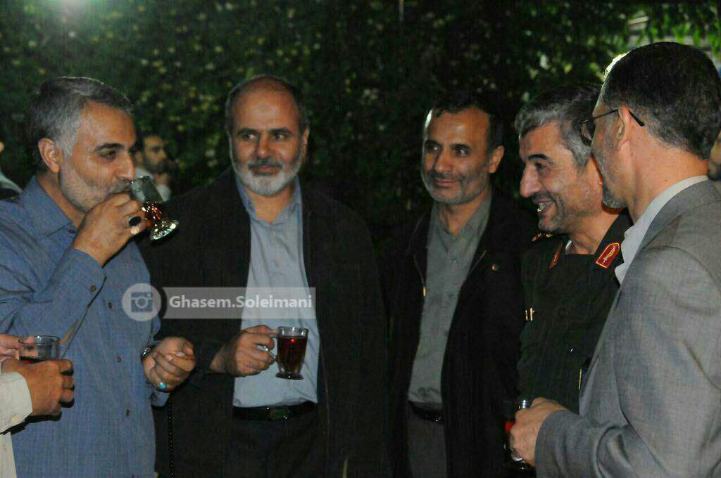تصویر كمتر ديده شده از دورهمی فرماندهان با سردار سلیمانی