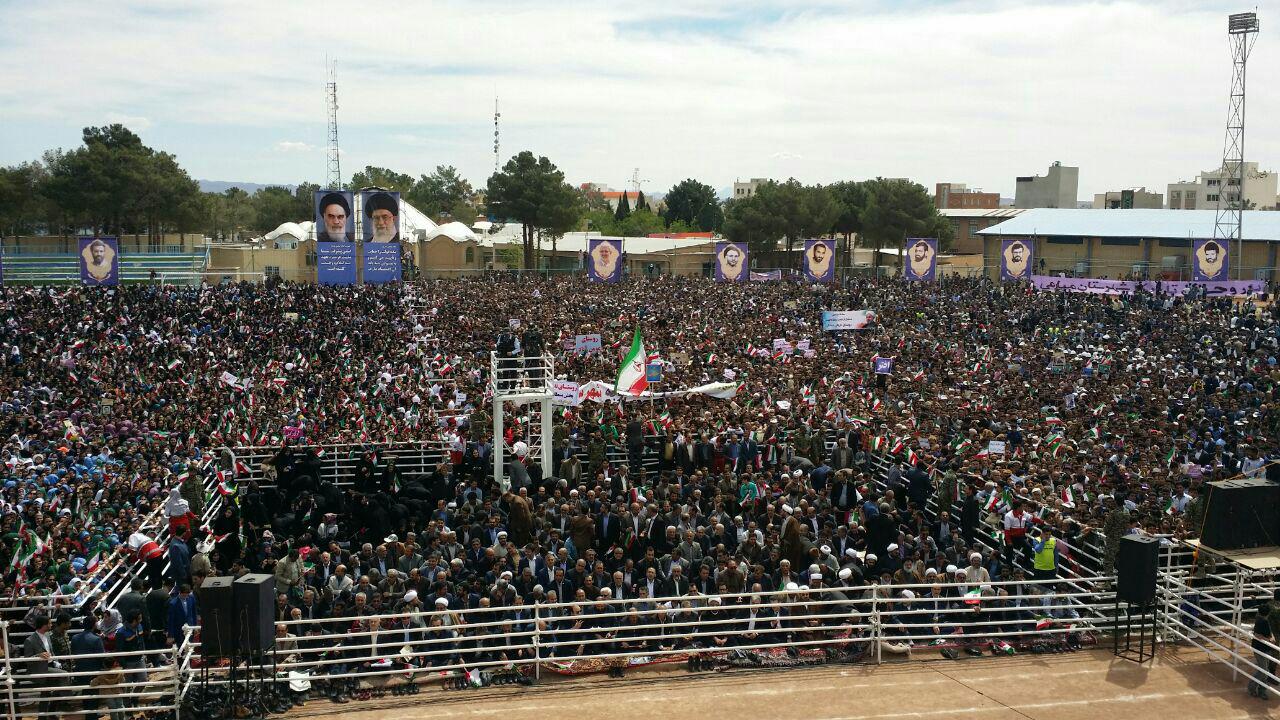 استقبال گرم سمنانی‌ها از روحانی/عکس