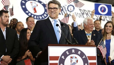 ریک پِری حاکم سابق تگزارش ماه ژوئن گذشته اعلام کرد که می خواهد از حزب جمهوری خواه، نامزد انتخابات ریاست جمهوری سال 2016 آمریما شود. او در سال 2012 نامزد شده بود اما به دلیل اشتباهات فاحش در یکی از مناظره ها و در برخی از سخنرانی ها، انصراف داده بود. 