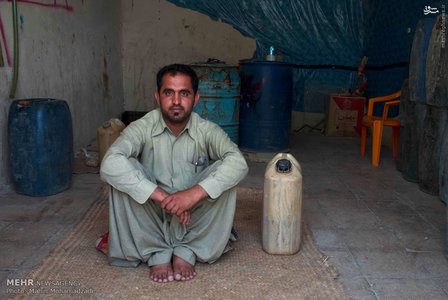 عکس/ فروشندگان بنزین در سیستان و بلوچستان 