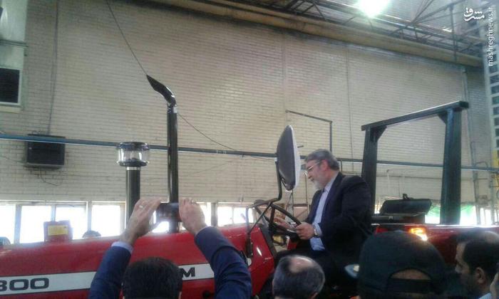 خودروی متفاوت وزیر کشور در سفر به تبریز/عکس