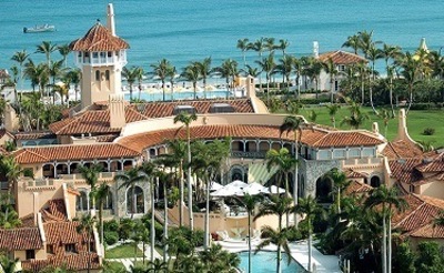 قصر بزرگ ترامپ در سال 1924 توسط یک زمین ‌دار بزرگ ساخته شده و ترامپ به مدت 10 سال قبل از تبدلش به باشگاه در آن زندگی کرده است. این کاخ باشکوه دارای 58 اتاق خواب، 33 سرویس بهداشتی و حمام، 12 شومینه و سه پناه‌گاه برای مواقع بحرانی است.